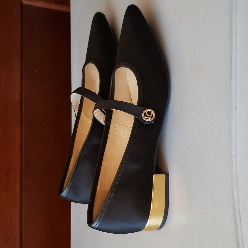 Liz Claiborne Santry ballet flat satin finish w/ gold heel NWOT